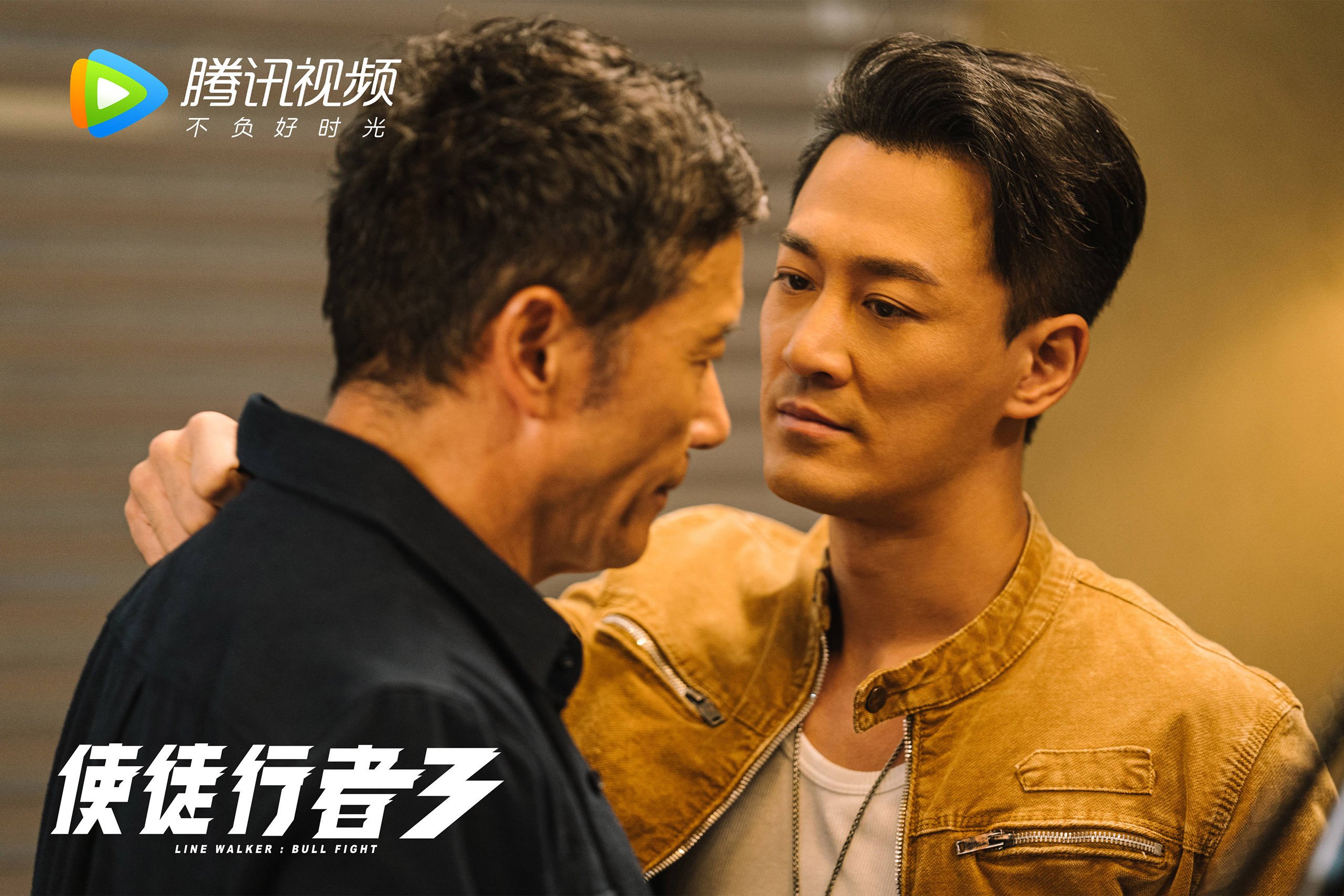 “现场气氛火爆，粉丝热情助威让比赛气场升华”，比赛现场氛围热烈